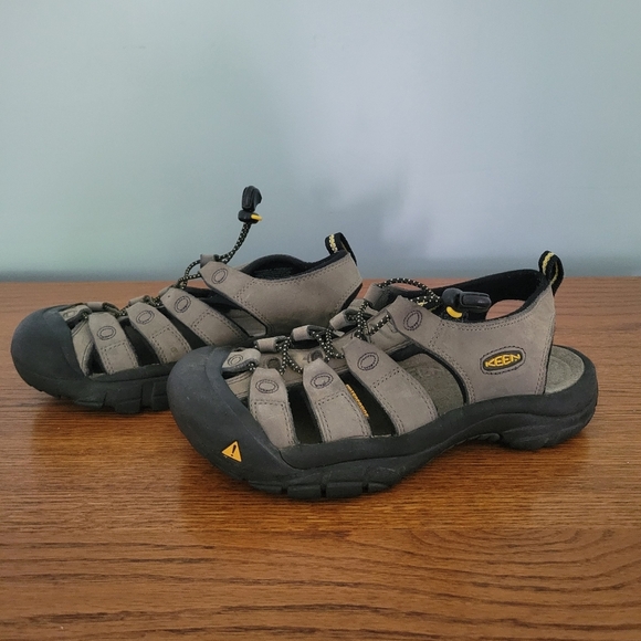Keen Newport Women's Hiking/Outdoors/Closed Toe Sandals US 7.5 Waterproof - Picture 2 of 11